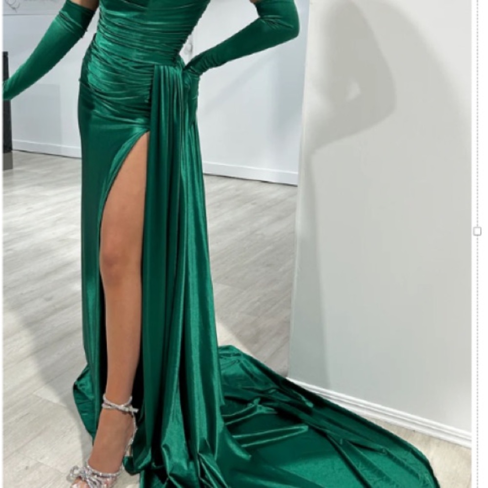 Elegant Green Evening Gown